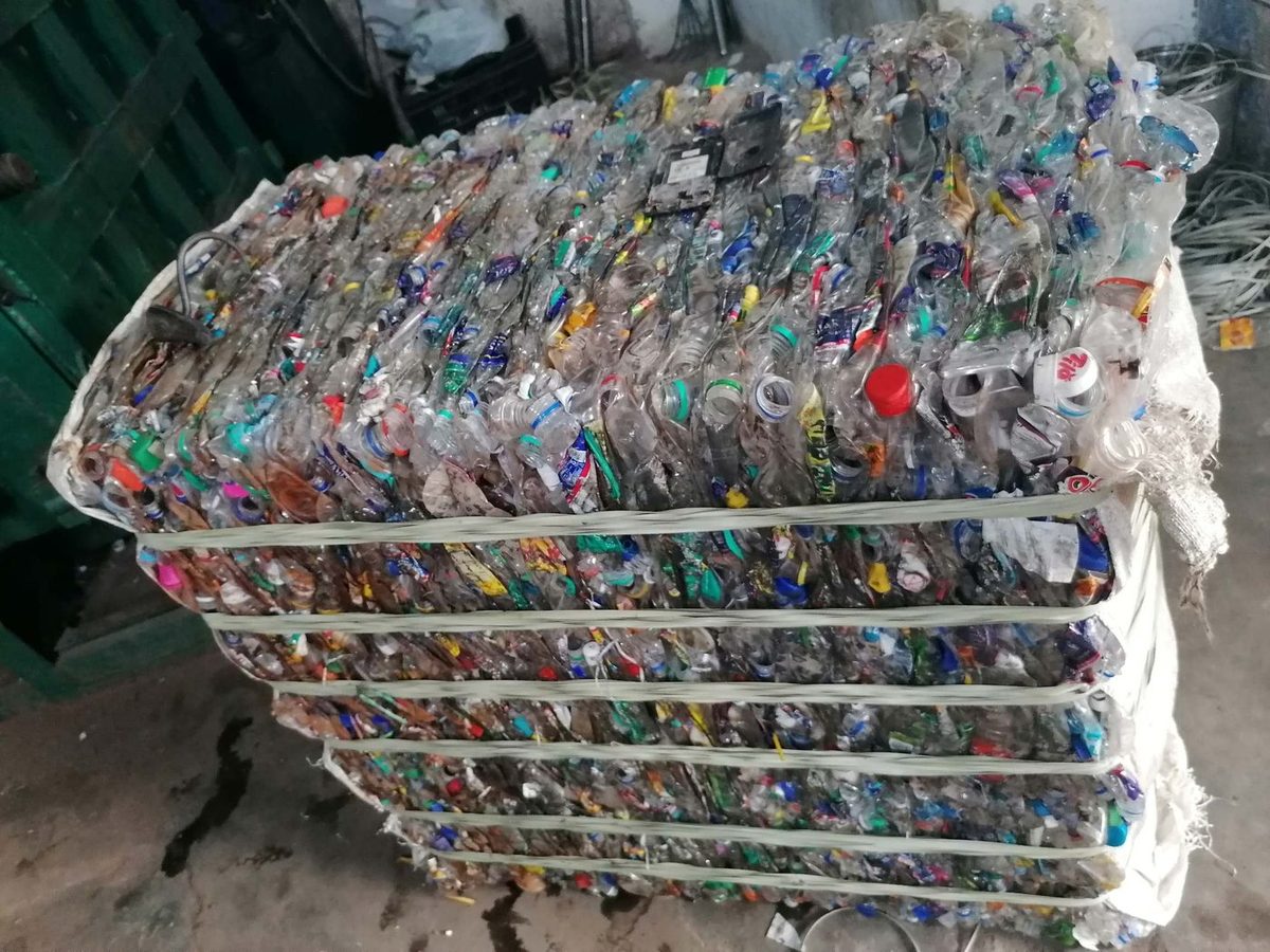 PET de botellas chatarra